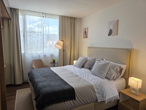 Estudio con Vistas en el Corazón de Pasadena