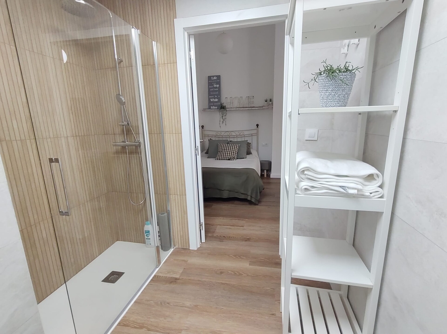 District Key - Valencia, Plaza del Cedro 11 District Key