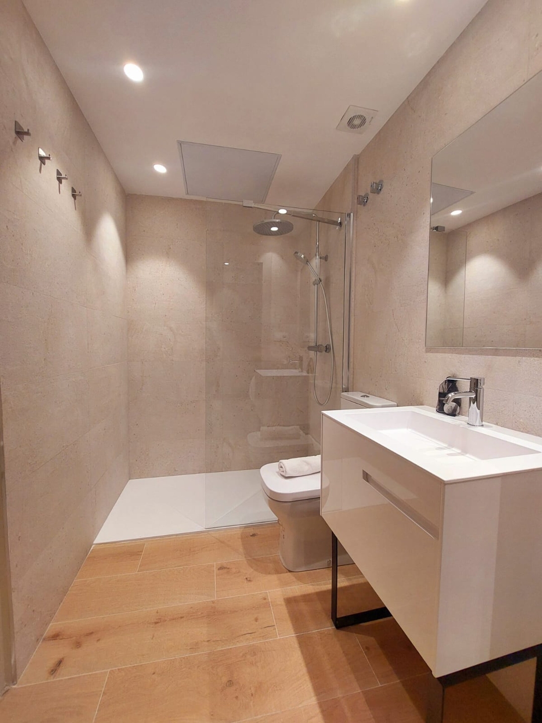 District Key- Fitness & Spa, Suite Atalanta 7 District Key