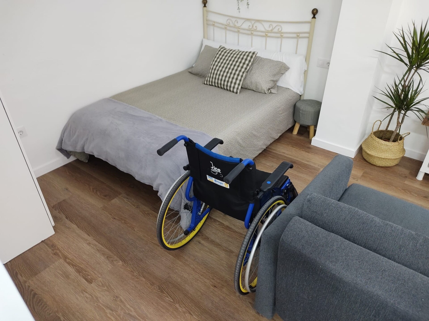 District Key - Valencia, Plaza del Cedro 12 District Key