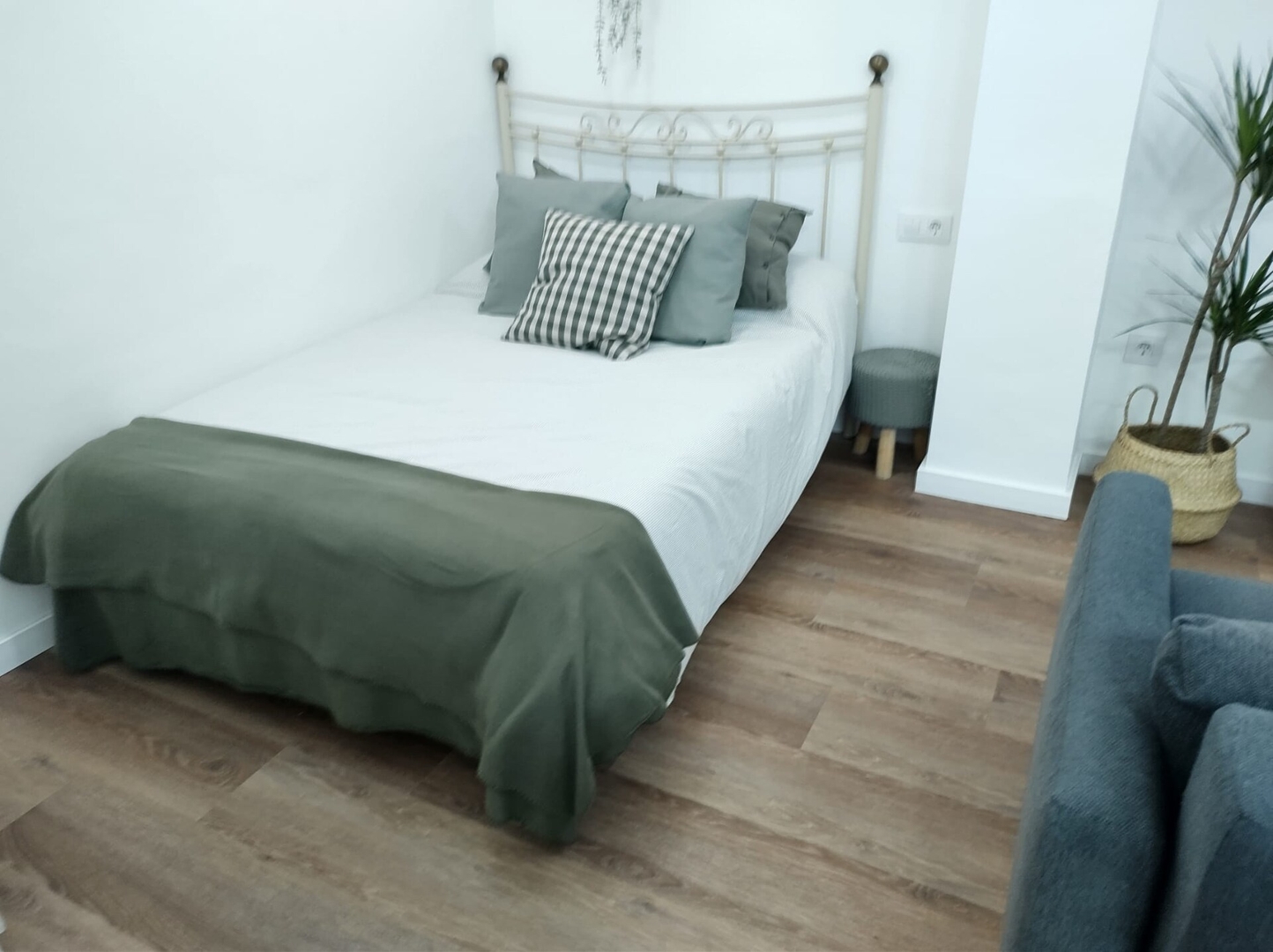 District Key - Valencia, Plaza del Cedro 8 District Key