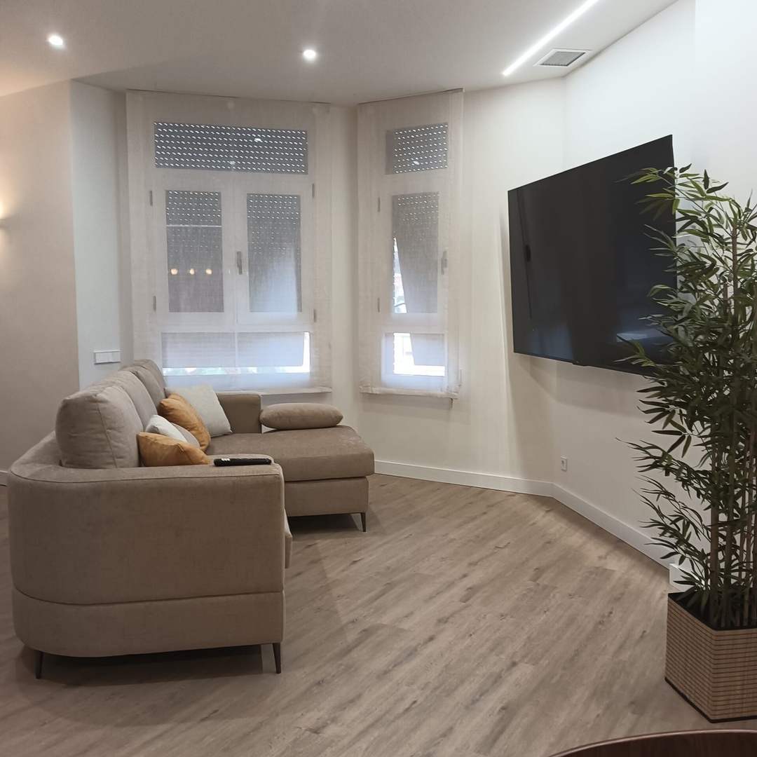 District Key - Valencia, Finca Roja 16 District Key