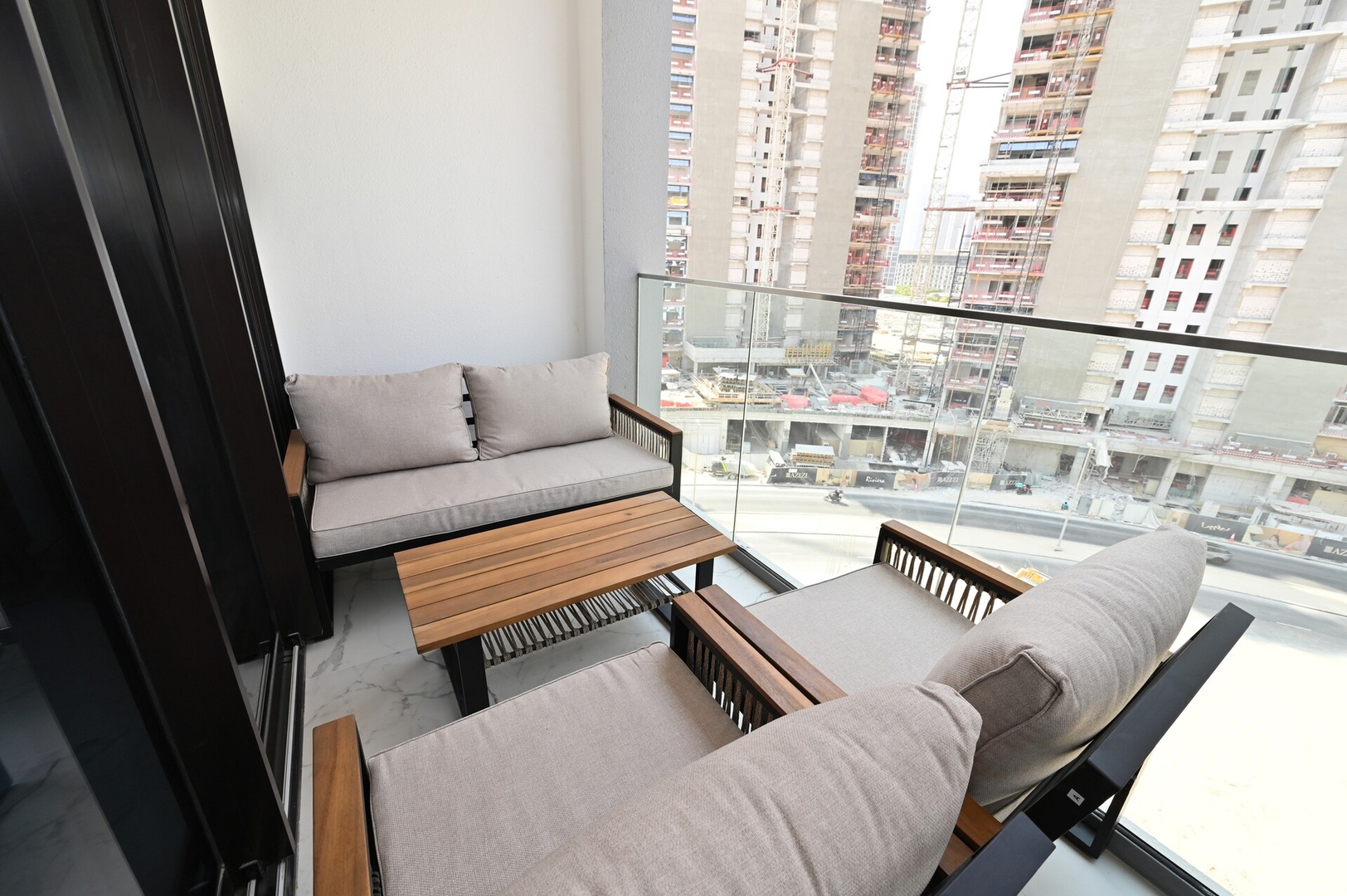 Modern Studio in Dubai دبي with Pool & Gym 15 bebalmy.ae