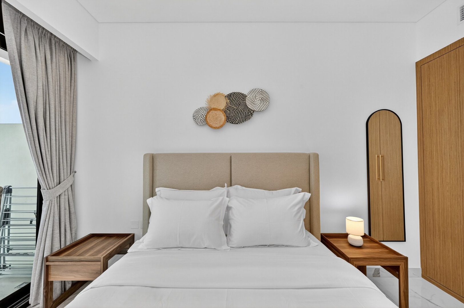 Studio with Pool and Gym in the DT دبي: by beBalmy 9 bebalmy.ae