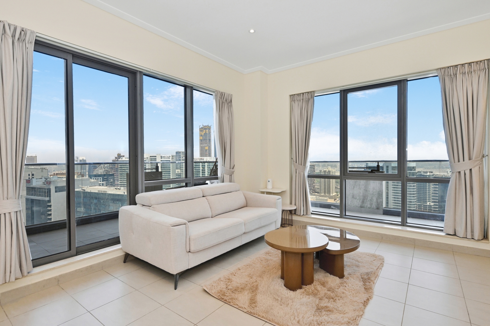 Steps from Dubai Mall: Apartment with Pool & Sauna bebalmy.ae