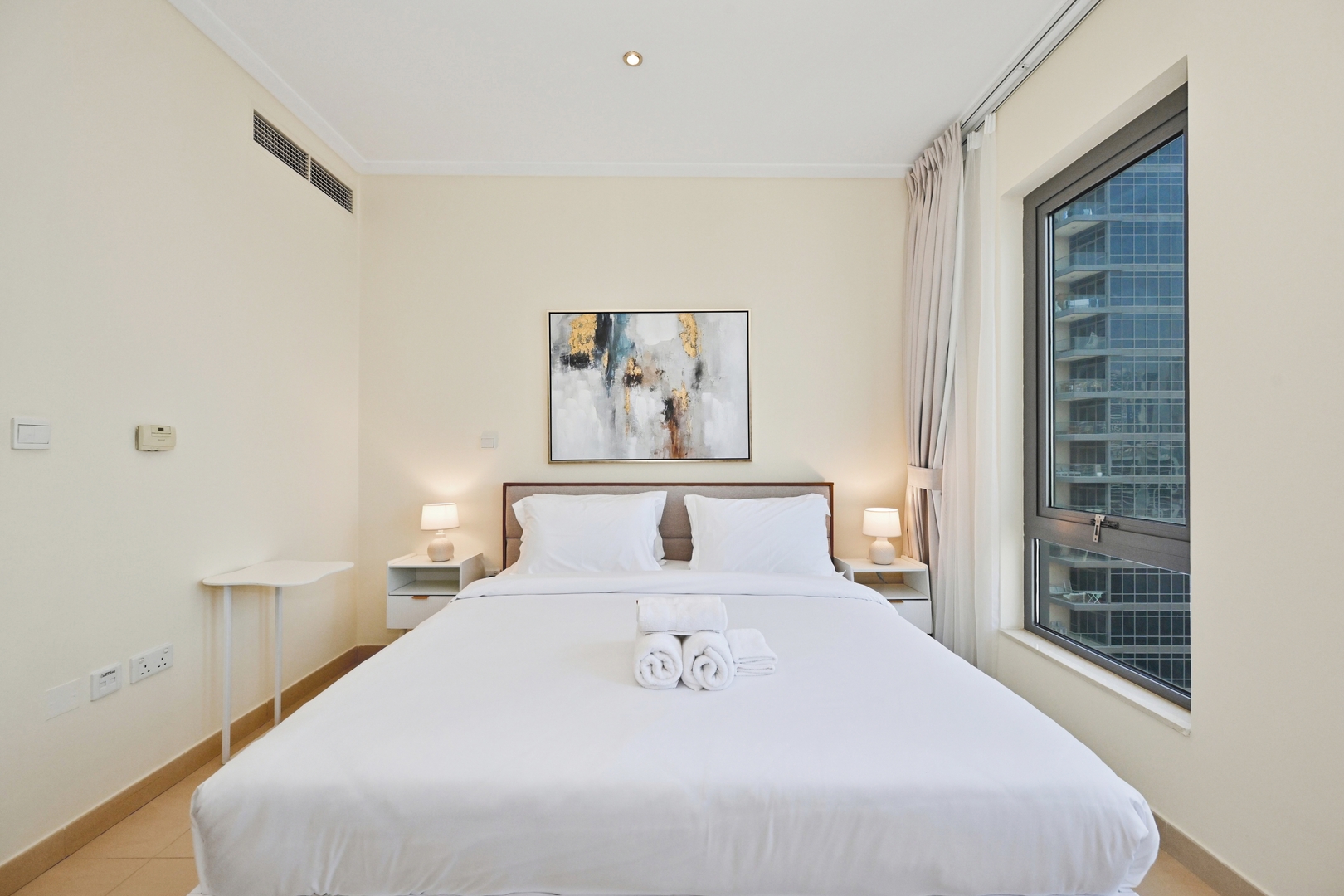 Steps from Dubai Mall: Apartment with Pool & Sauna 33 bebalmy.ae