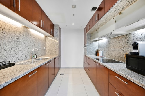 Steps from Dubai Mall: Apartment with Pool & Sauna, photo 12 of 51