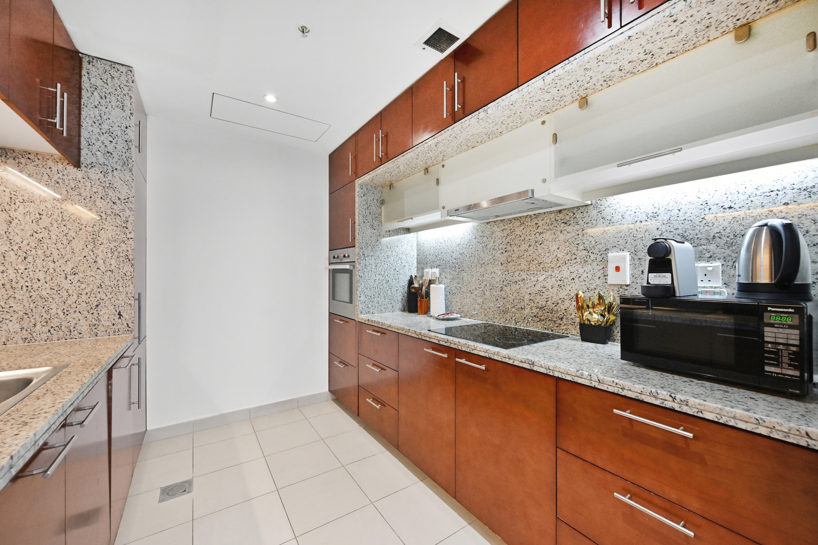 Steps from Dubai Mall: Apartment with Pool & Sauna 13 bebalmy.ae