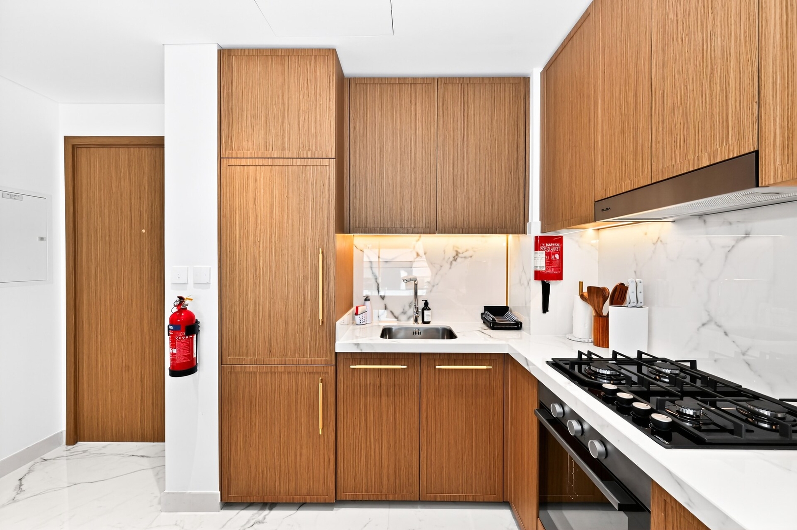 Studio with Pool and Gym in the DT دبي: by beBalmy 5 bebalmy.ae
