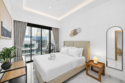 1BR with Pool and Gym in the DT دبي: by beBalmy, photo 3 of 16