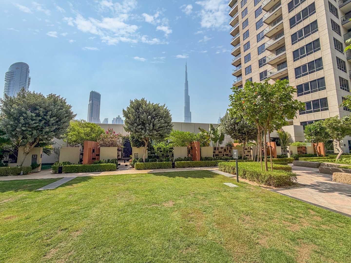 Steps from Dubai Mall: Apartment with Pool & Sauna 43 bebalmy.ae