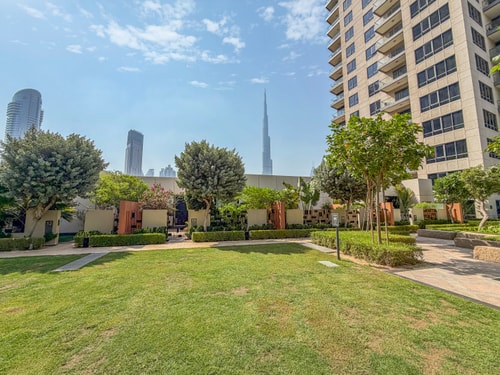 Steps from Dubai Mall: Apartment with Pool & Sauna, photo 44 of 51