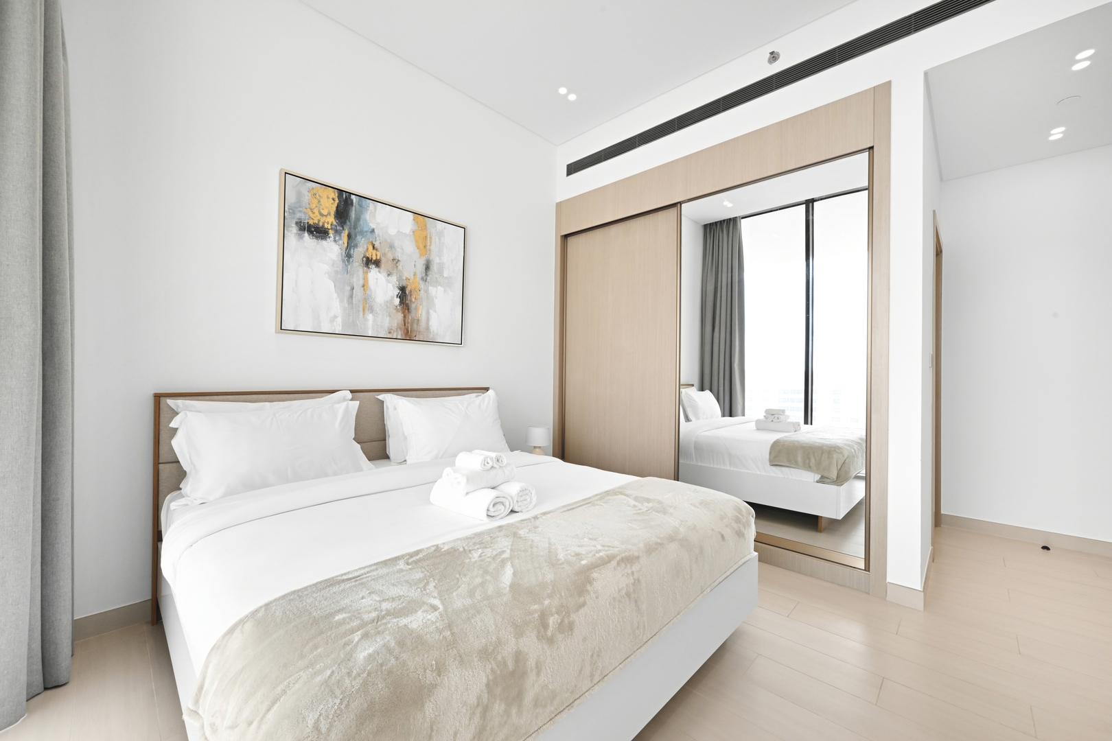 Binghatti Royale - Luxury retreat with jacuzzi 21 bebalmy.ae