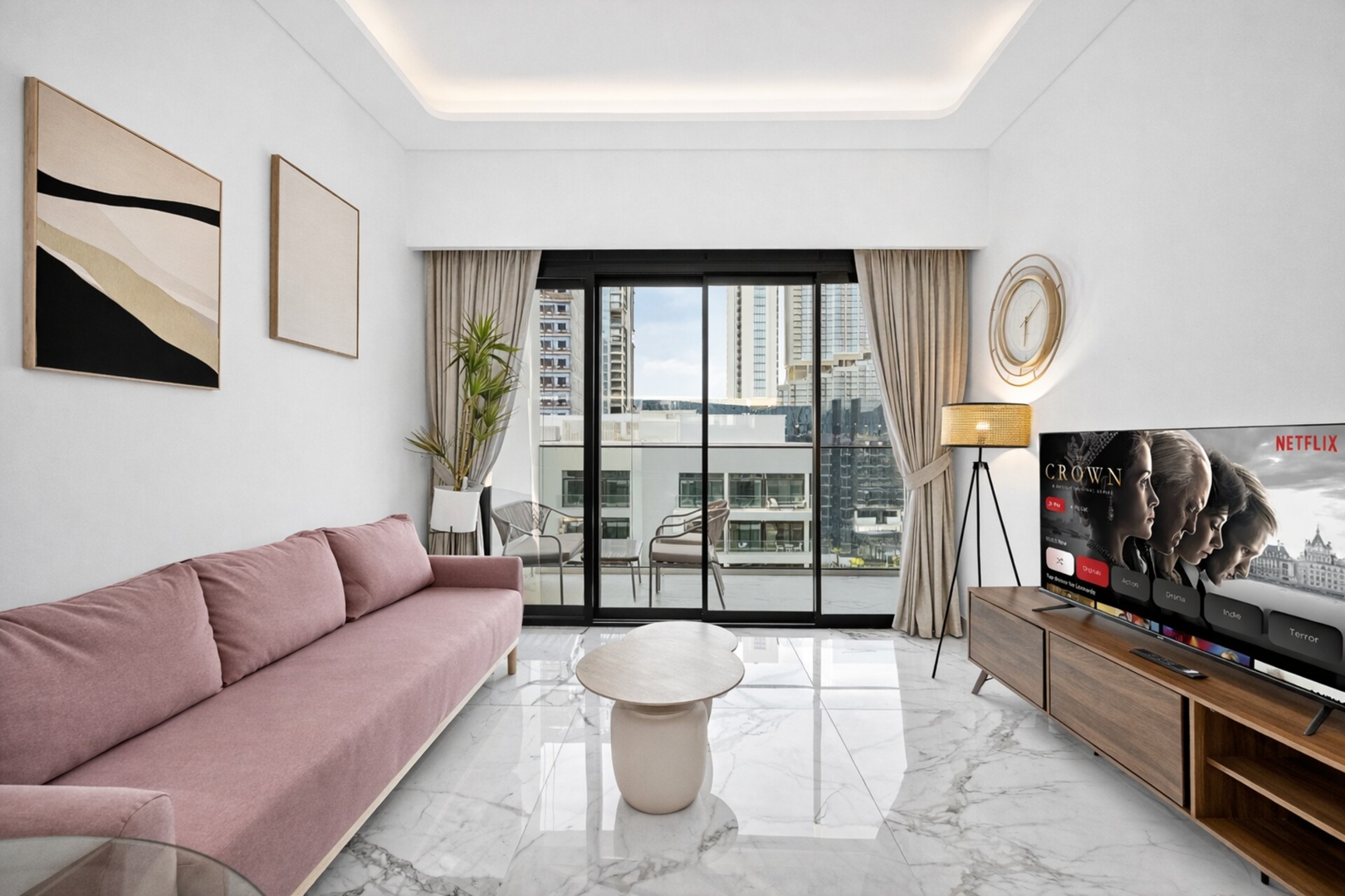 Studio with Pool and Gym in the DT دبي: by beBalmy bebalmy.ae