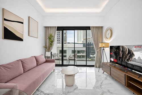 1BR with Pool and Gym in the DT دبي: by beBalmy, photo 1 of 16