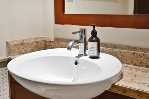 Steps from Dubai Mall: Apartment with Pool & Sauna, photo 40 of 51