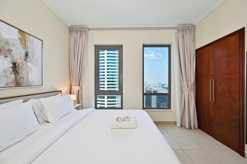 Steps from Dubai Mall: Apartment with Pool & Sauna, photo 46 of 51