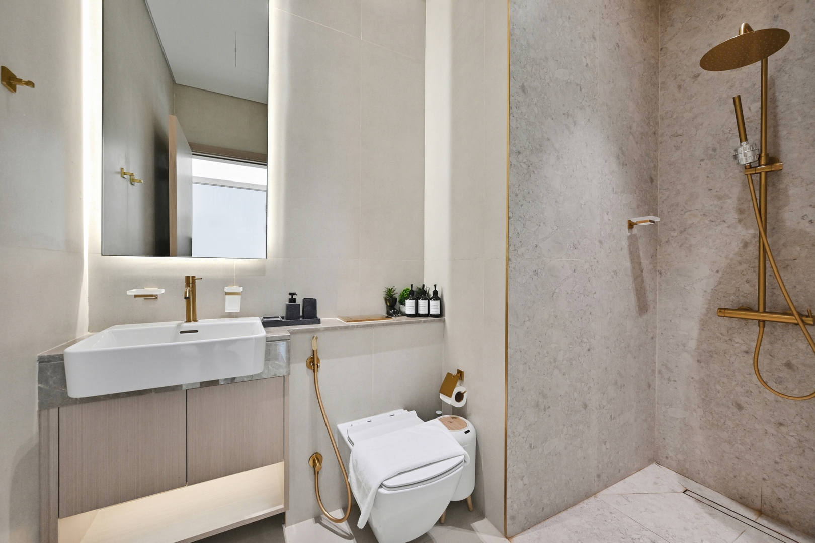 Binghatti Royale - Luxury retreat with jacuzzi 7 bebalmy.ae
