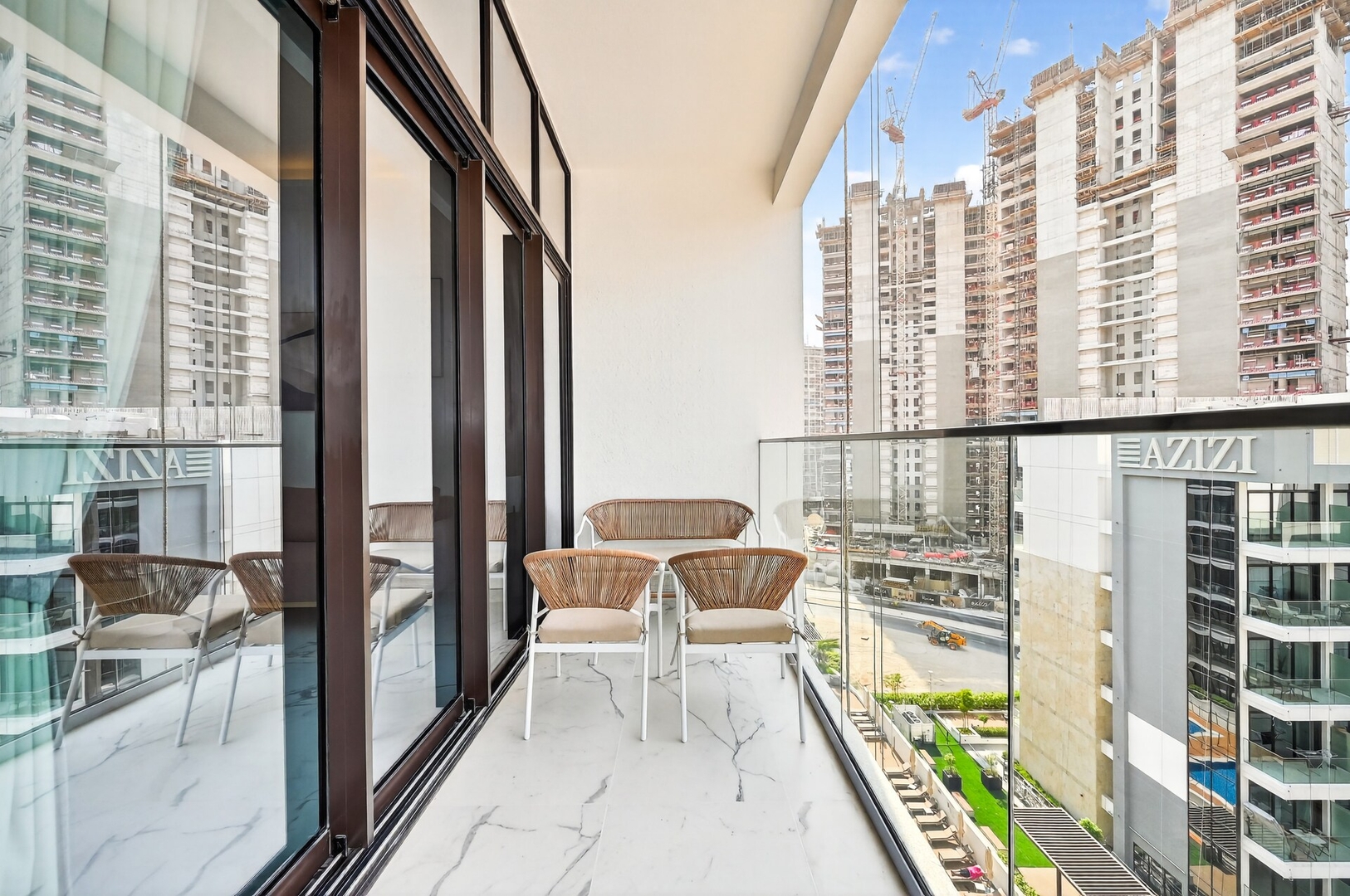 Studio with Pool and Gym in the DT دبي: by beBalmy 10 bebalmy.ae
