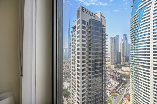 Steps from Dubai Mall: Apartment with Pool & Sauna, photo 5 of 51