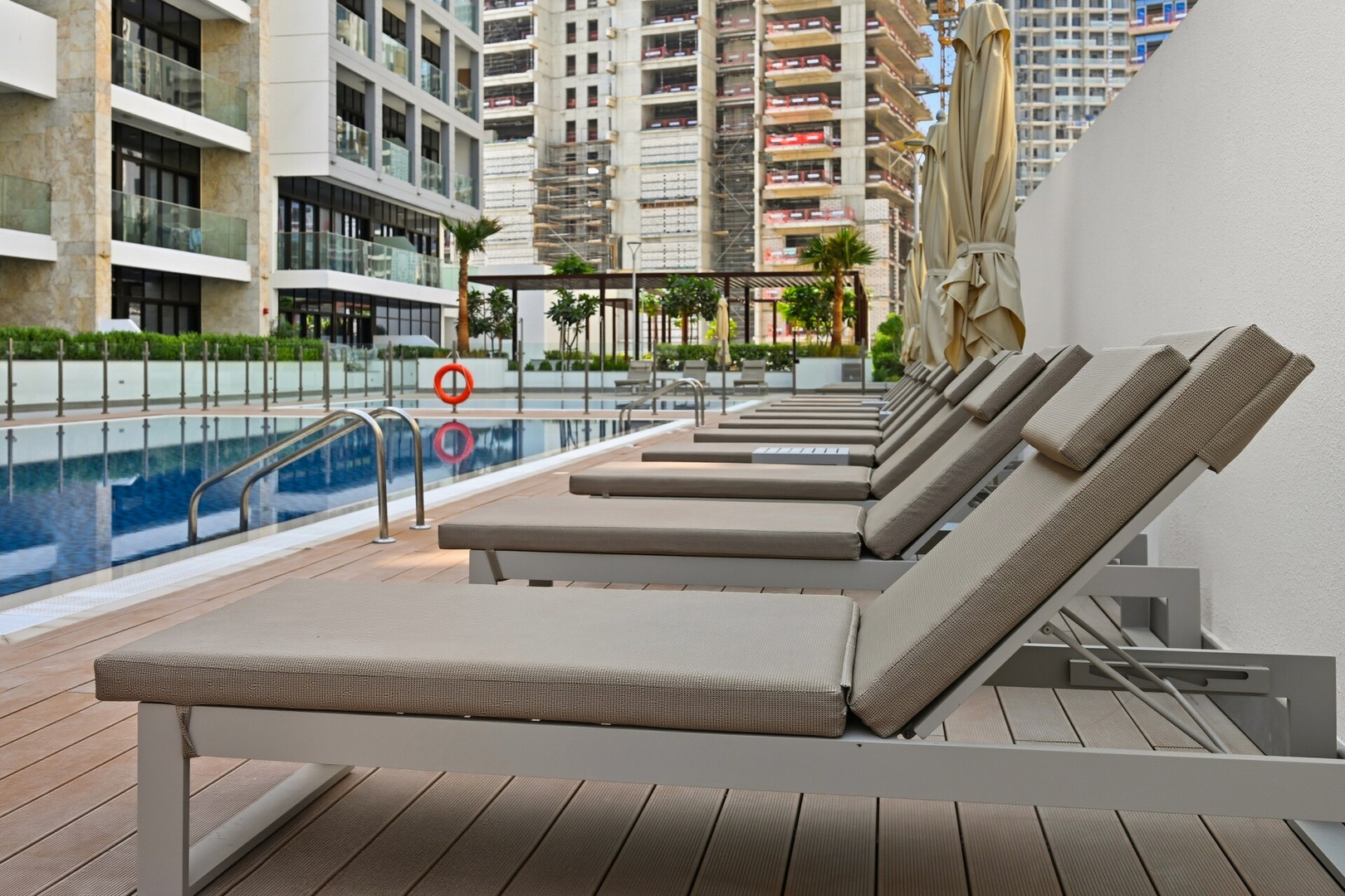 Luxurious studio in Dubai دبي with gym and pool 18 bebalmy.ae