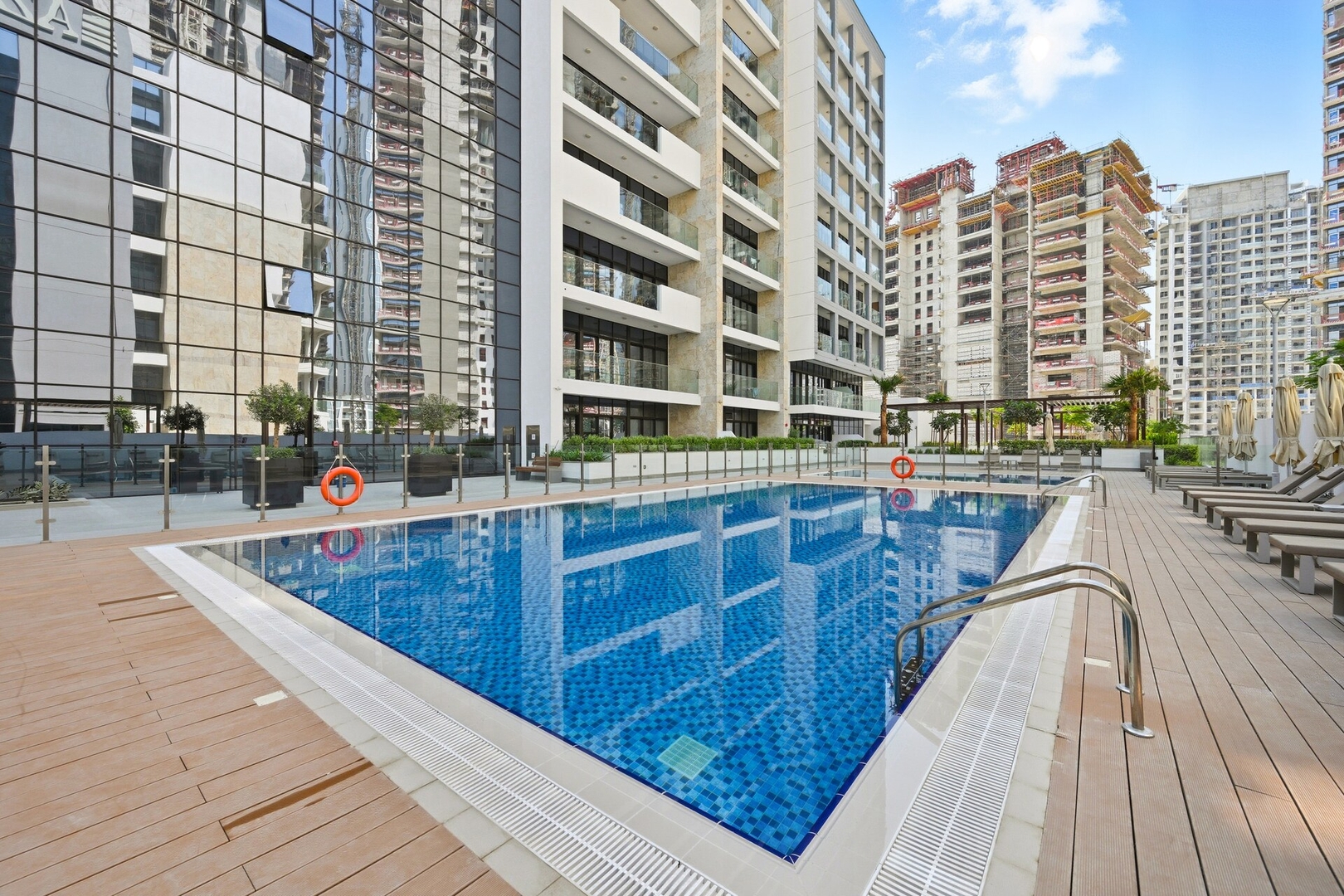 Luxurious studio in Dubai دبي with gym and pool 2 bebalmy.ae