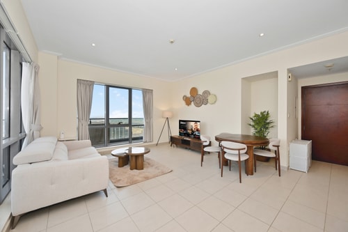 Steps from Dubai Mall: Apartment with Pool & Sauna, photo 32 of 51