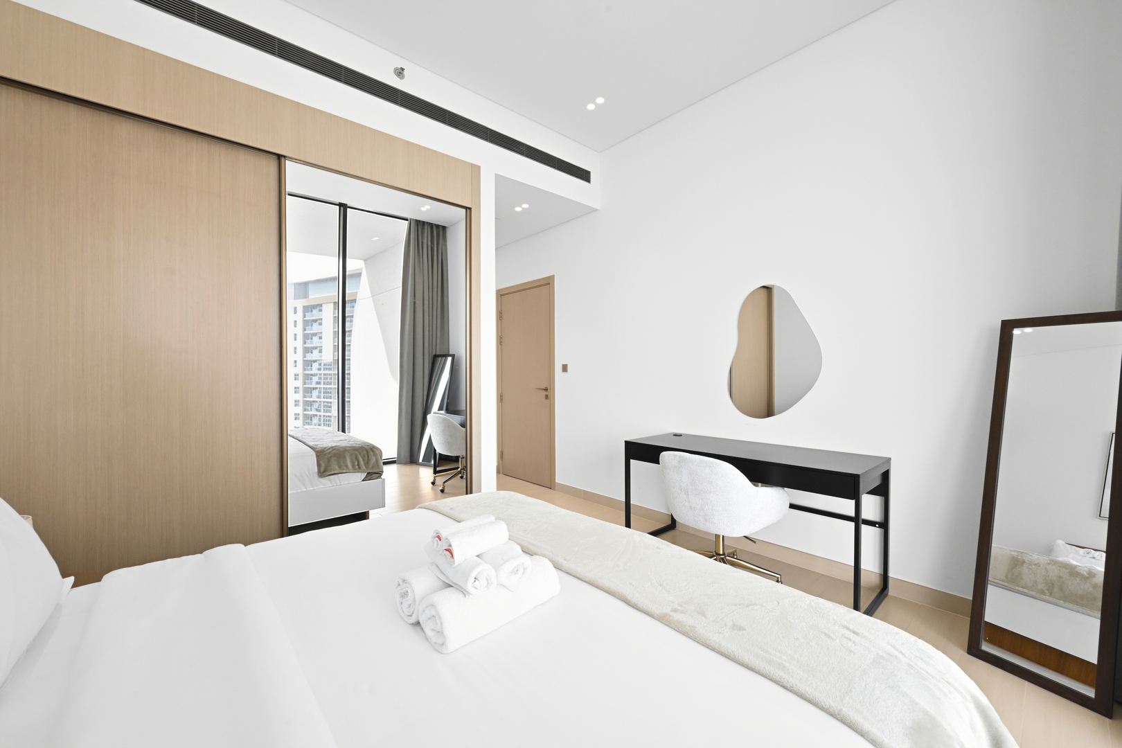 Binghatti Royale - Luxury retreat with jacuzzi 20 bebalmy.ae