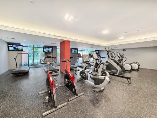 Steps from Dubai Mall: Apartment with Pool & Sauna, photo 48 of 51