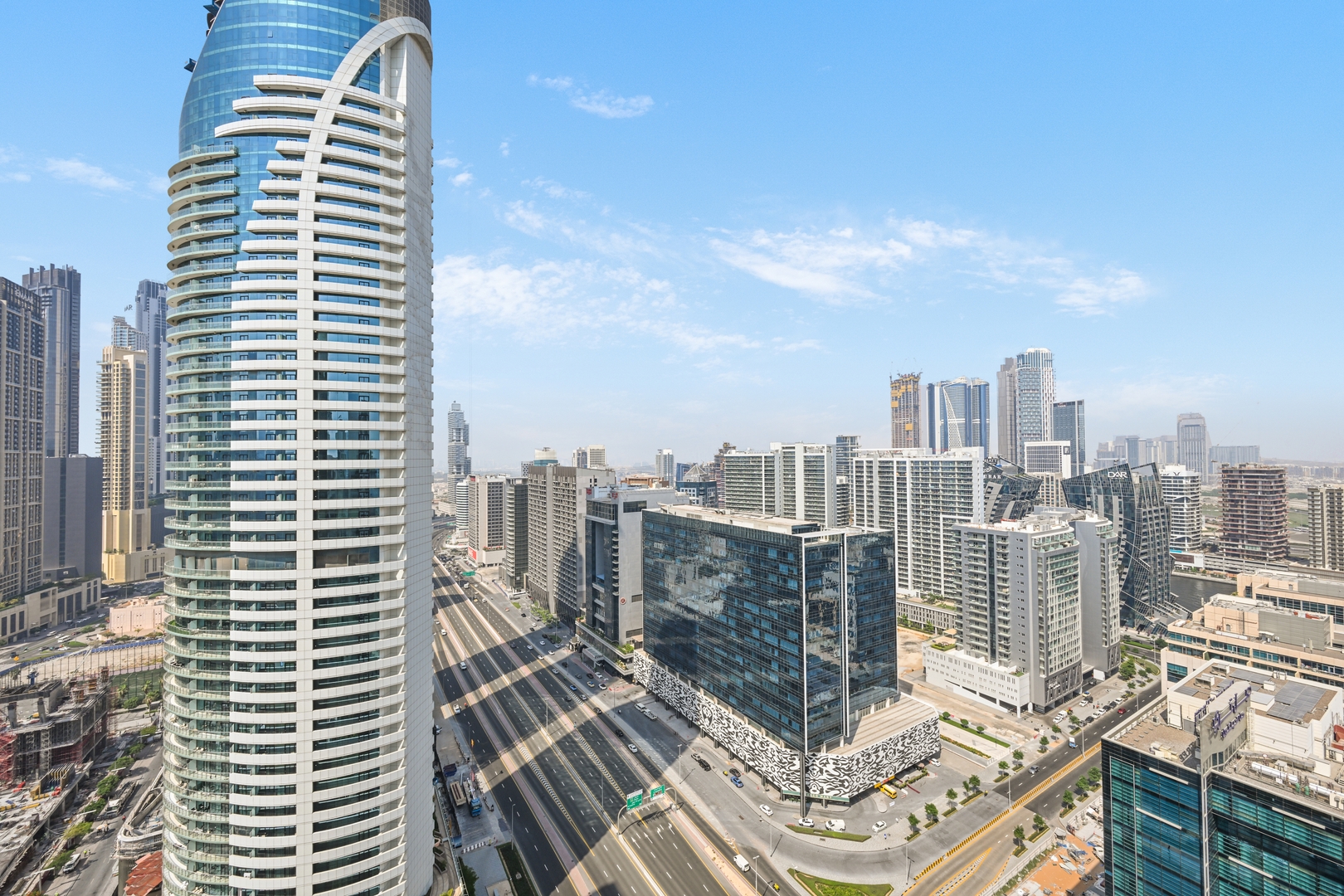 Steps from Dubai Mall: Apartment with Pool & Sauna 6 bebalmy.ae