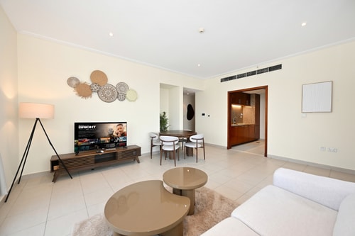 Steps from Dubai Mall: Apartment with Pool & Sauna, photo 22 of 51