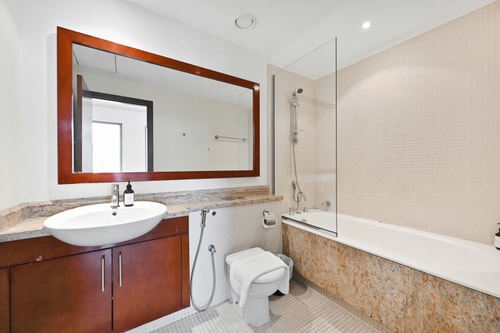 Steps from Dubai Mall: Apartment with Pool & Sauna, photo 39 of 51