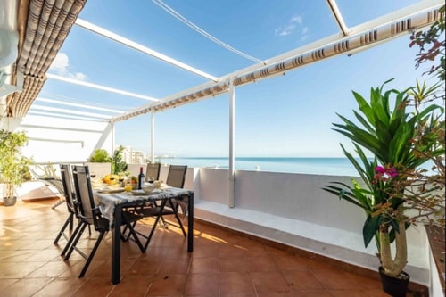 Despierta frente al mar en pleno Paseo Marítimo