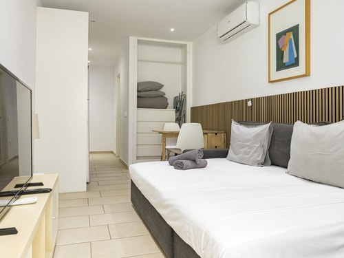 Piso moderno junto a la playa y restaurantes