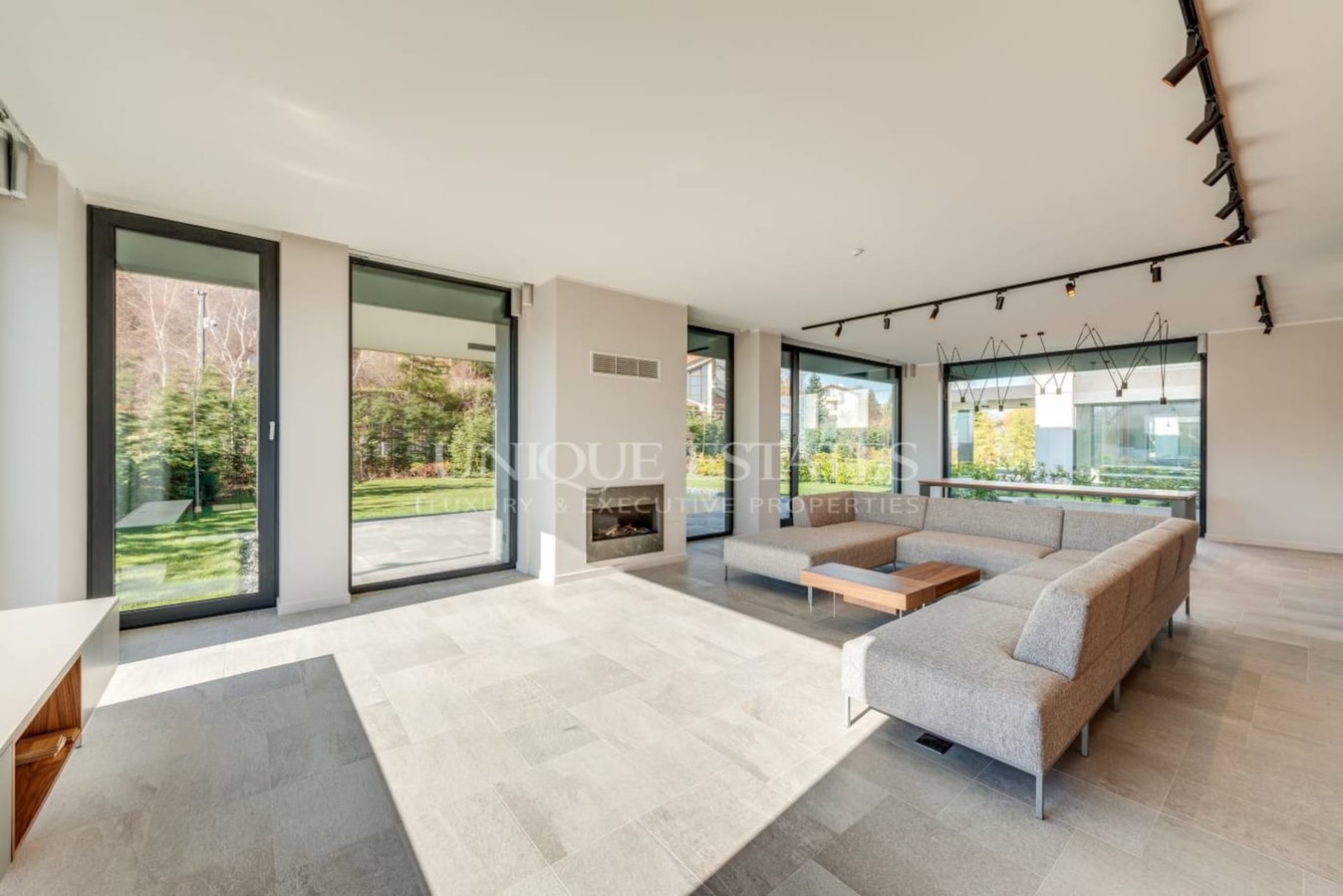 Exceptional Villa in Boyana gallery image 1