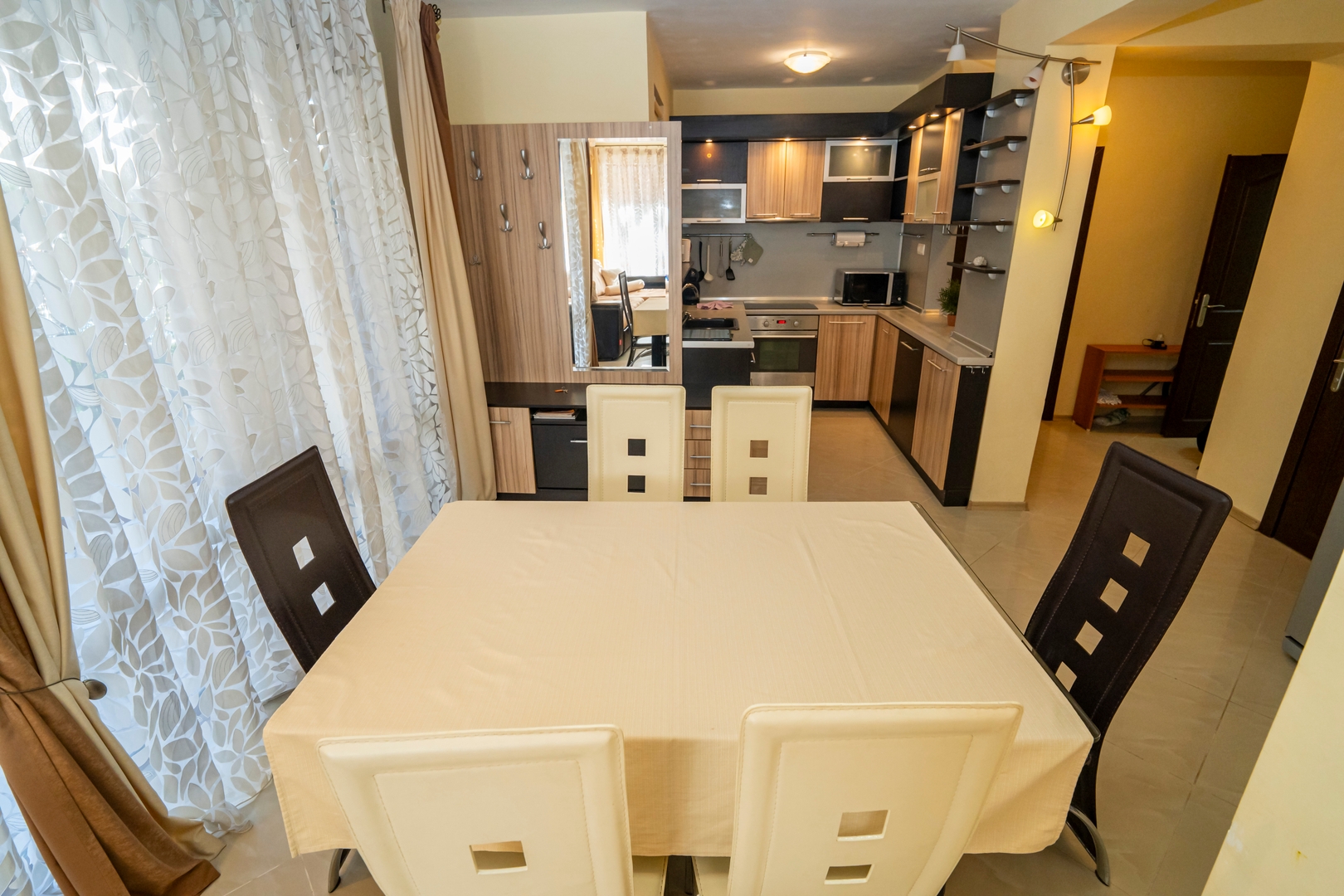 The Family Courtyard - LARGE 2BD Apartment 6 Flat Manager Booking