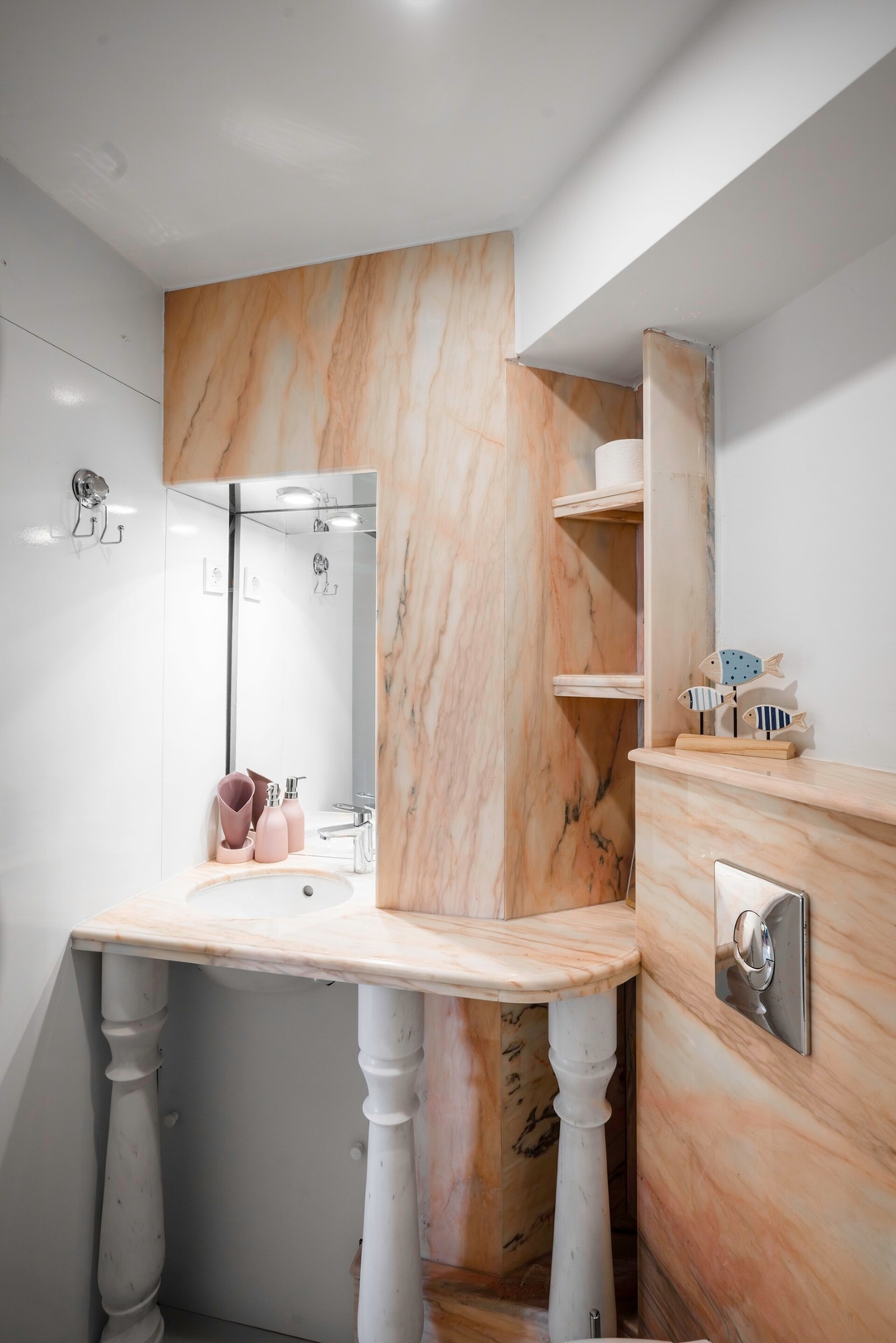 Best View in Top Center | Cozy 1-Bedroom Flat 13 Flat Manager Booking