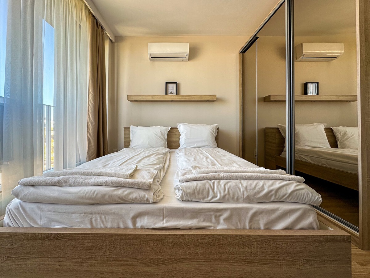 Nadya Ralevitsa 2 - 1BD · Quiet & Comfortable Urban Retreat 13 Flat Manager Booking