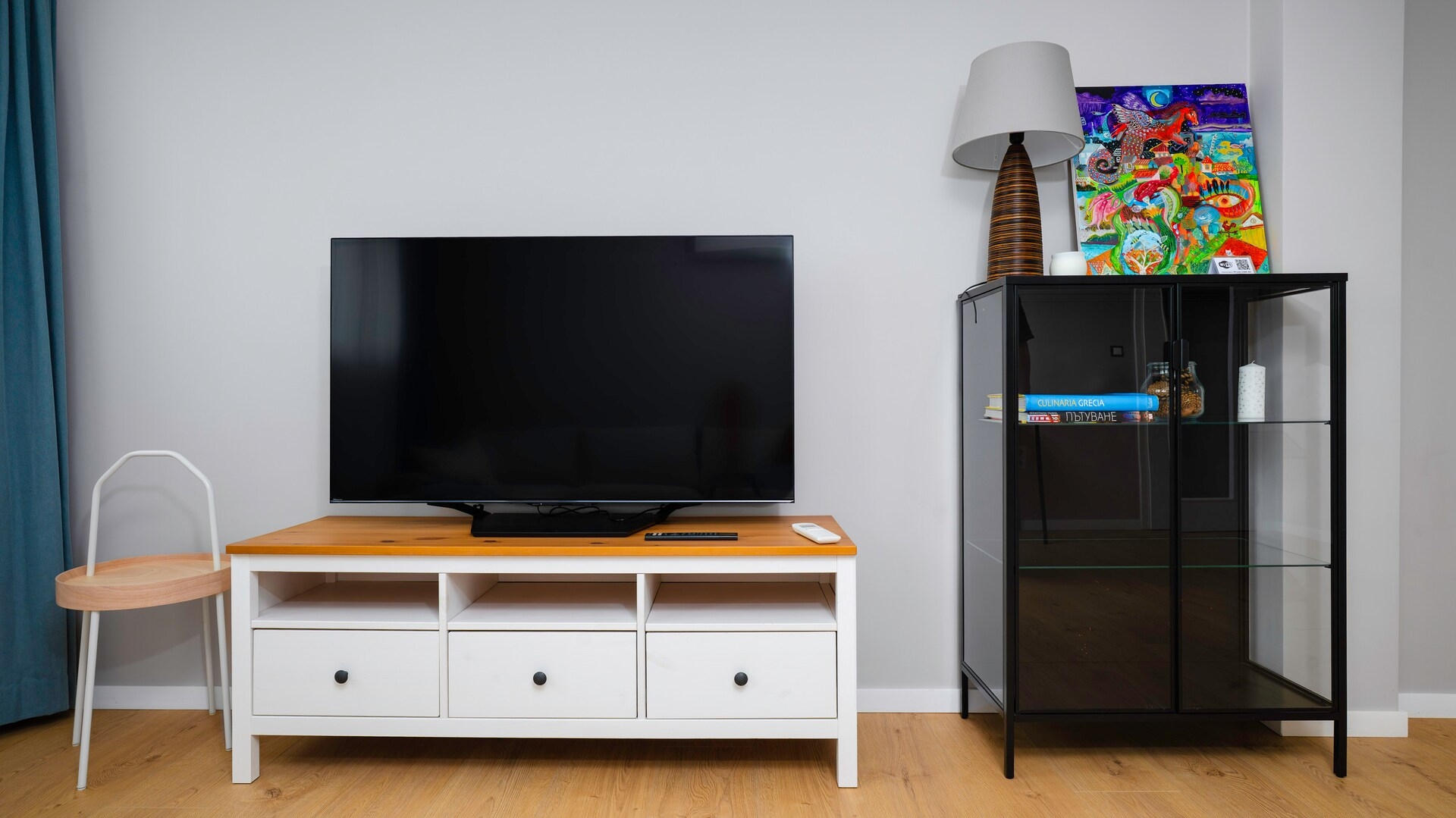 Quiet 2 BDR Comfort Near NDK + Workspace 8 Flat Manager Booking