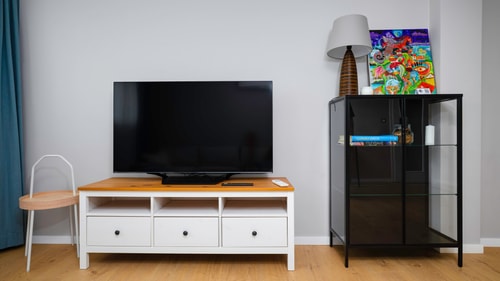Quiet 2 BDR Comfort Near NDK + Workspace 8 Flat Manager Booking