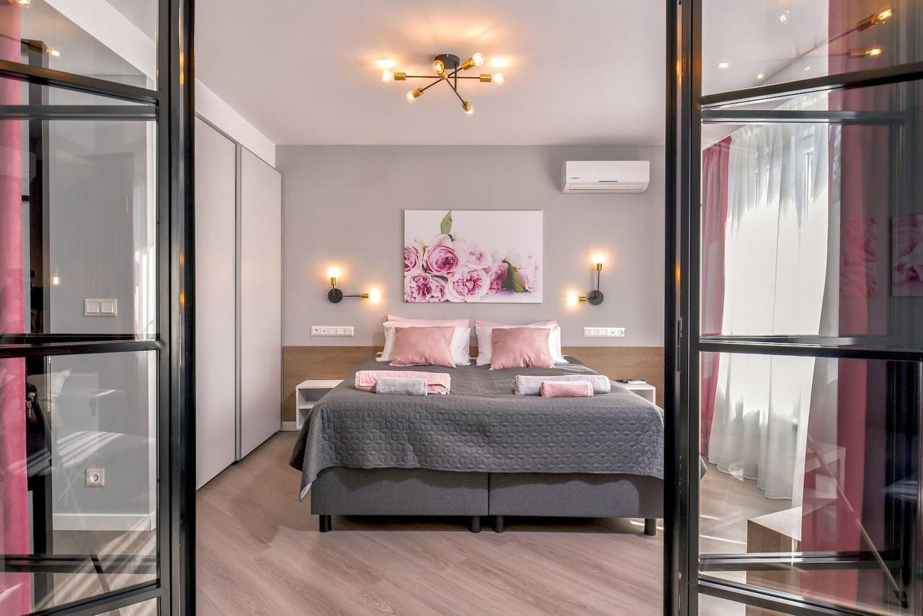 ROS? one bedroom designer apartment in city centre 1 Flat Manager Booking
