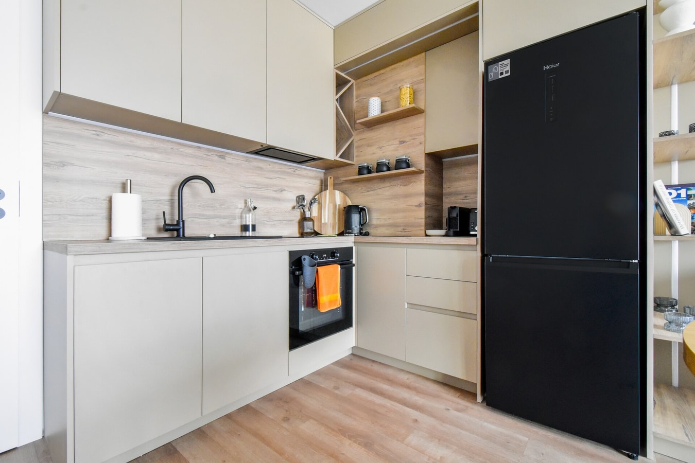 Modern & Quiet 1BR Near Center + Private Parking 4 Flat Manager Booking