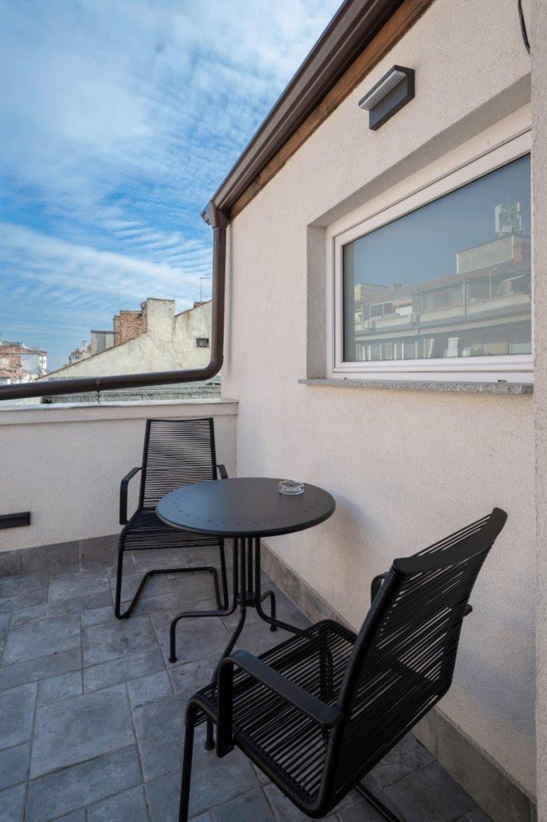 Luminous Central Retreat: Spacious 2BD Apartment 47 Flat Manager Booking