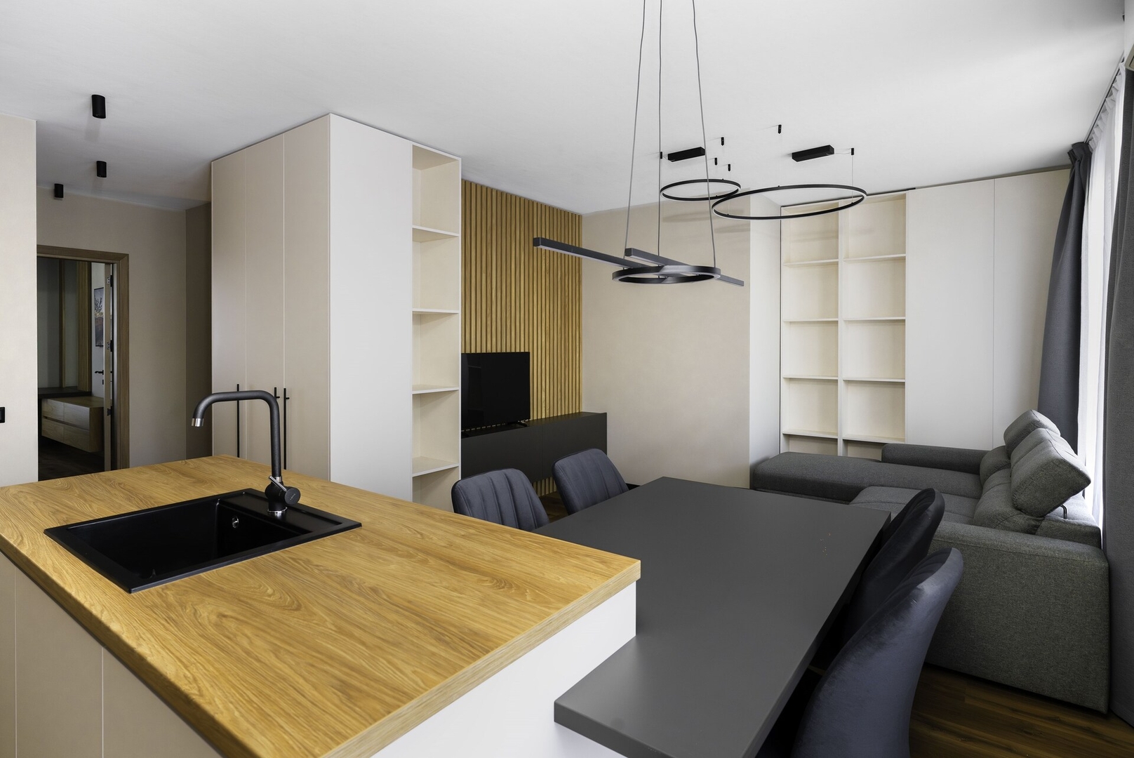 Aviva Living - 2BD Apartment With Free Parking 8 Flat Manager Booking