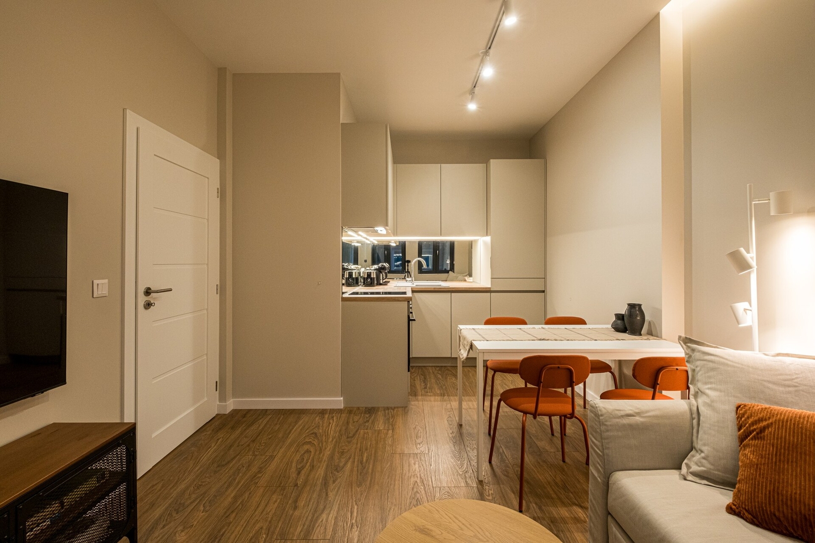 South 2.2 - Brand New Modern 1BD in Sofia Center 5 Flat Manager Booking