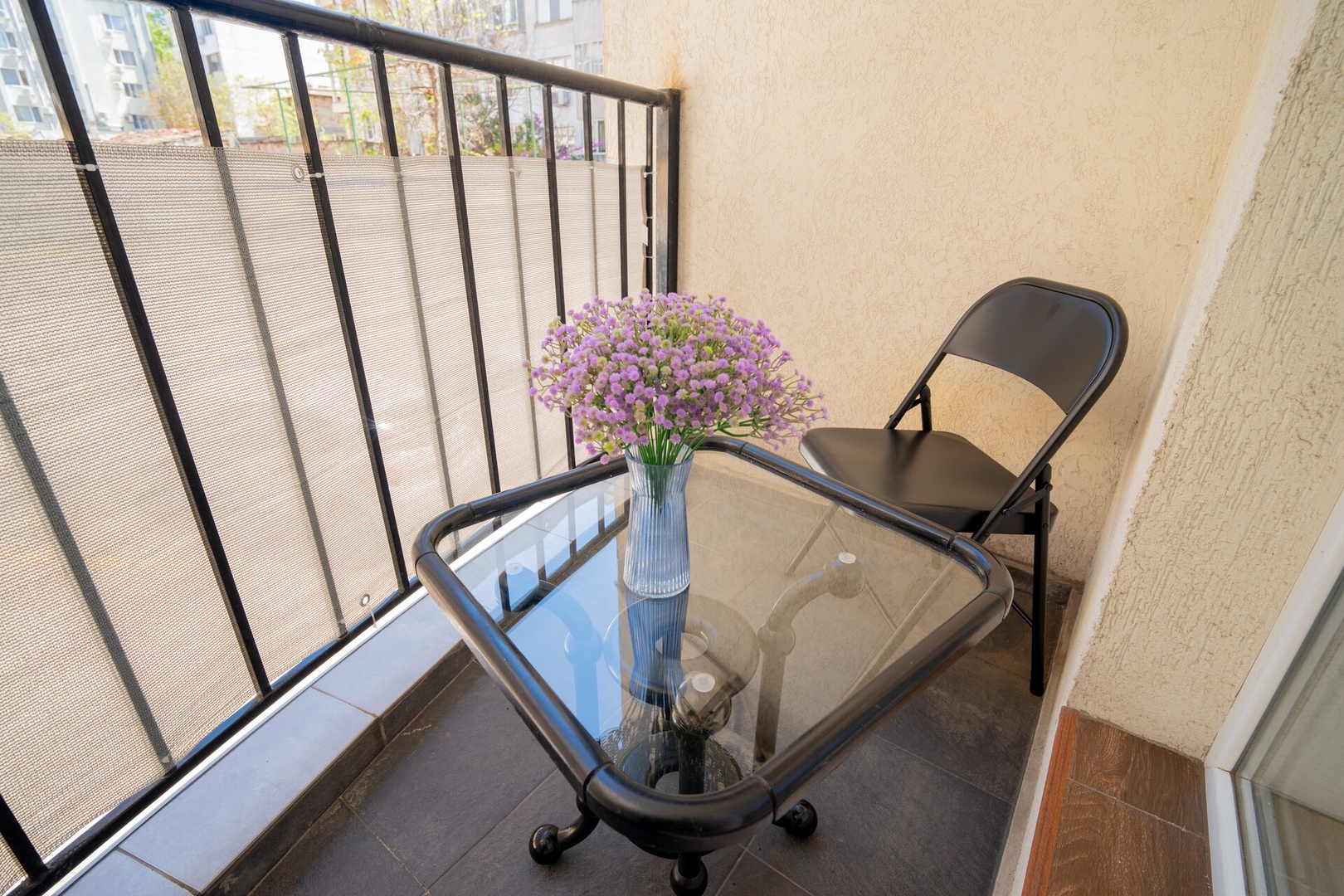 Spacious 2BD Apartment - Walk to City Center 4 Flat Manager Booking