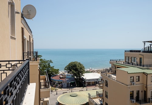Beachfront Bliss-1BR Sea View Flat in Golden Sands 15 Flat Manager Booking