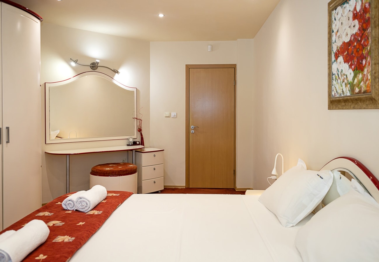 Bright & Spacious 2-Bedroom Flat in Central Varna 18 Flat Manager Booking