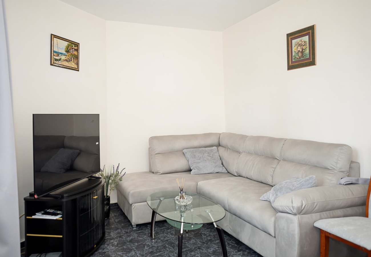 2-Bedroom Apartment in Prime Varna Location Flat Manager Booking