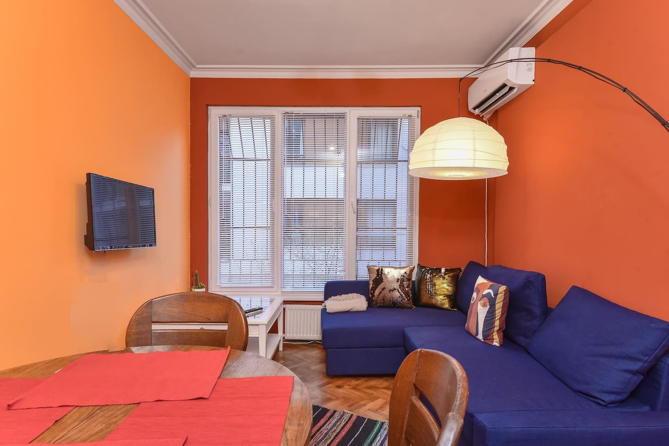 Vintage Spot - Colorful One-Bedroom Apartment 8 Flat Manager Booking